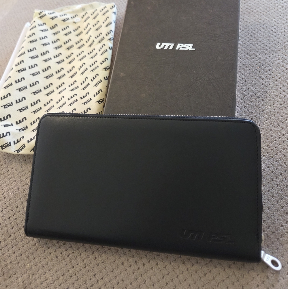 New - open box ZIP Travel Wallet LEATHER Crafted in the finest traditional black